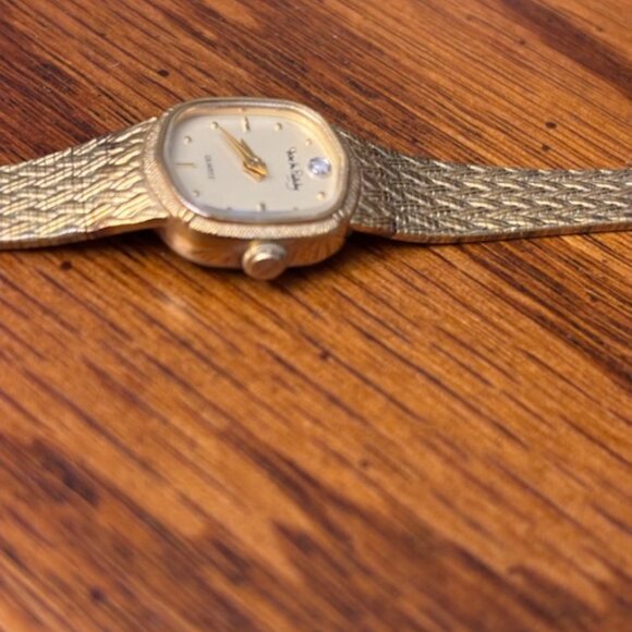 Vintage Diane Von Furstenberg Quartz Ladies Goldtone Adjustable Watch 6.5" - Picture 4 of 8